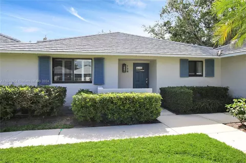 126 Club Dr #126, Palm Beach Gardens, FL 33418