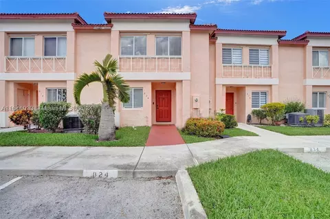 824 NW 208th Dr, Pembroke Pines, FL 33029