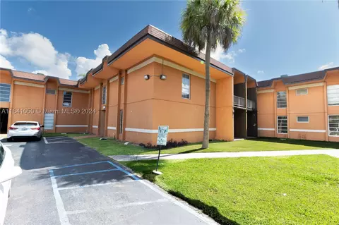 9477 SW 76th St #O8, Miami, FL 33173