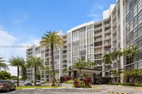 800 Parkview Dr #507, Hallandale Beach, FL 33009