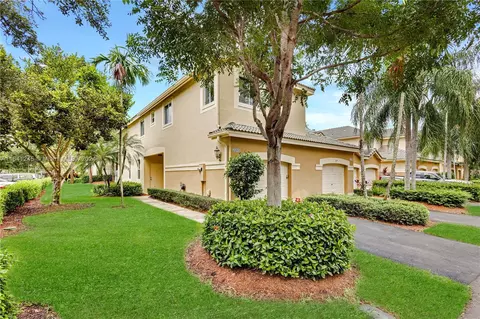2203 Hacienda Ter, Weston, FL 33327