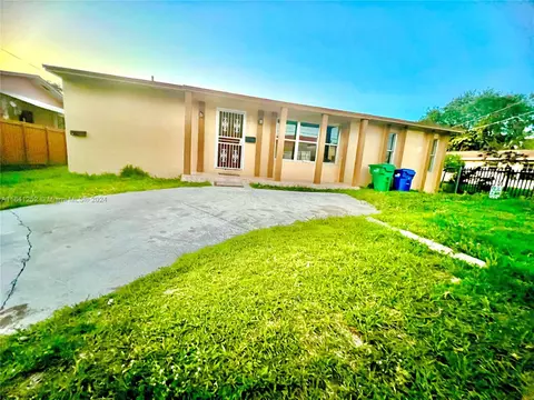 1481 NE 146th St, Miami, FL 33161