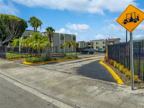 10020 NW 9th St Cir #203, Miami, FL 33172