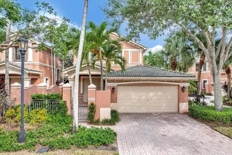 2777 Kinsington Cir #9-4, Weston, FL 33332