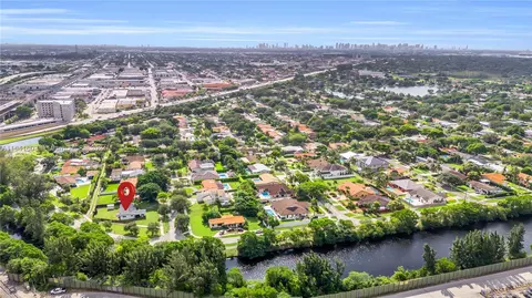 View/Area - 1295 Thrush Ave, Miami Springs, FL 33166 photo 2 of 4
