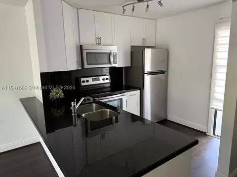 3401 N Country Club Dr #309, Aventura, FL 33180