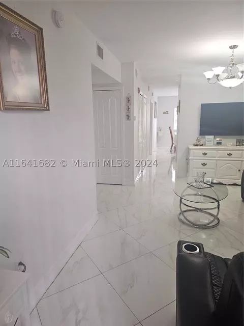 4677 NW 9th St #103, Miami, FL 33126