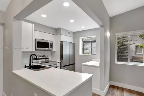 2733 S Oakland Forest Dr #203, Oakland Park, FL 33309