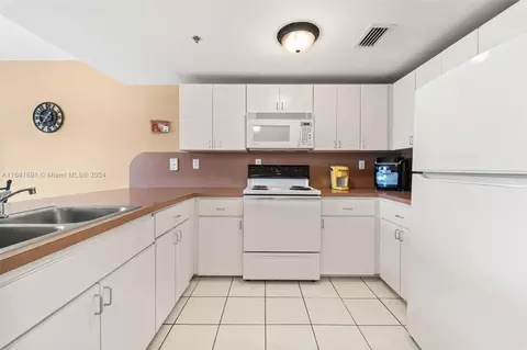 55 E 4th St #207, Hialeah, FL 33010 photo 5