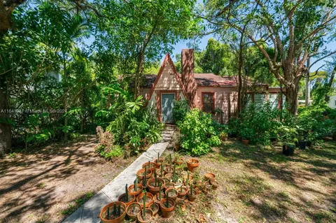 835 NW 7th St, Miami, FL 33136