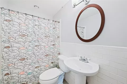 Bath - 237 Florida Ave, Miami Springs, FL 33166 photo 1 of 2