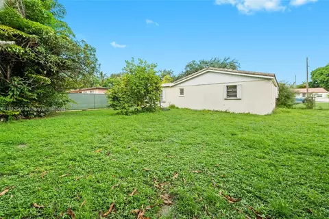 Exterior - 237 Florida Ave, Miami Springs, FL 33166 photo 5 of 6