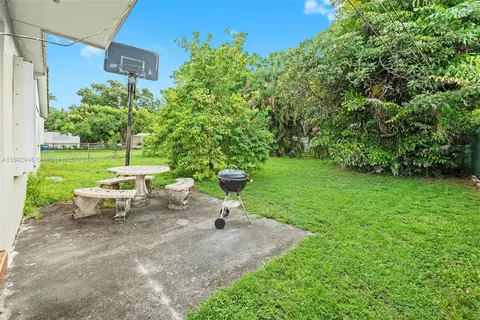 Exterior - 237 Florida Ave, Miami Springs, FL 33166 photo 4 of 6