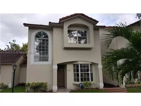 10847 NW 8th St, Pembroke Pines, FL 33026