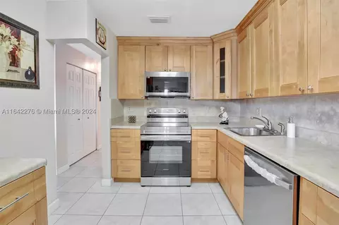 8612 NW 12th St #B173, Plantation, FL 33322