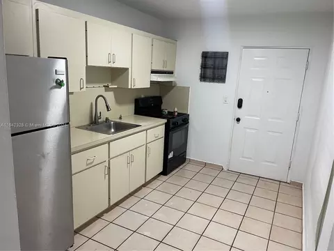 850 E 17th St, Hialeah, FL 33010 photo 9