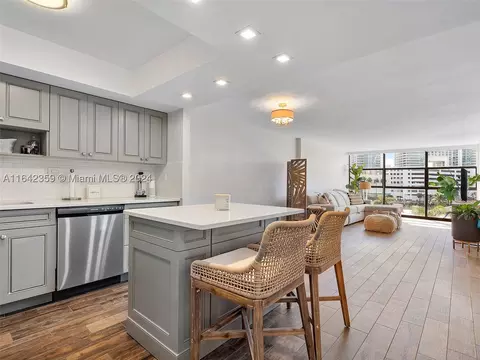 600 Parkview Dr #426, Hallandale Beach, FL 33009