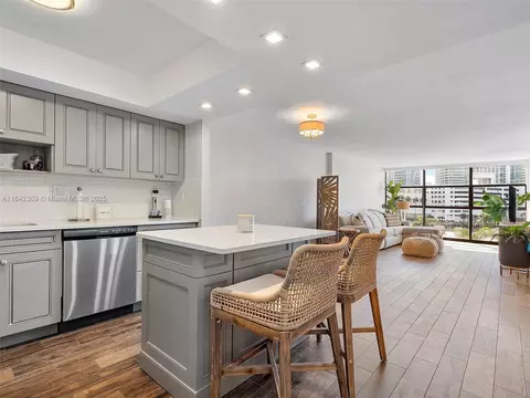 600 Parkview Dr #426, Hallandale Beach, FL 33009