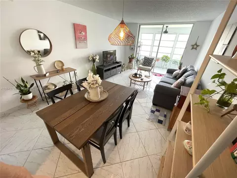 2931 E Sunrise Lakes Dr #207, Sunrise, FL 33322