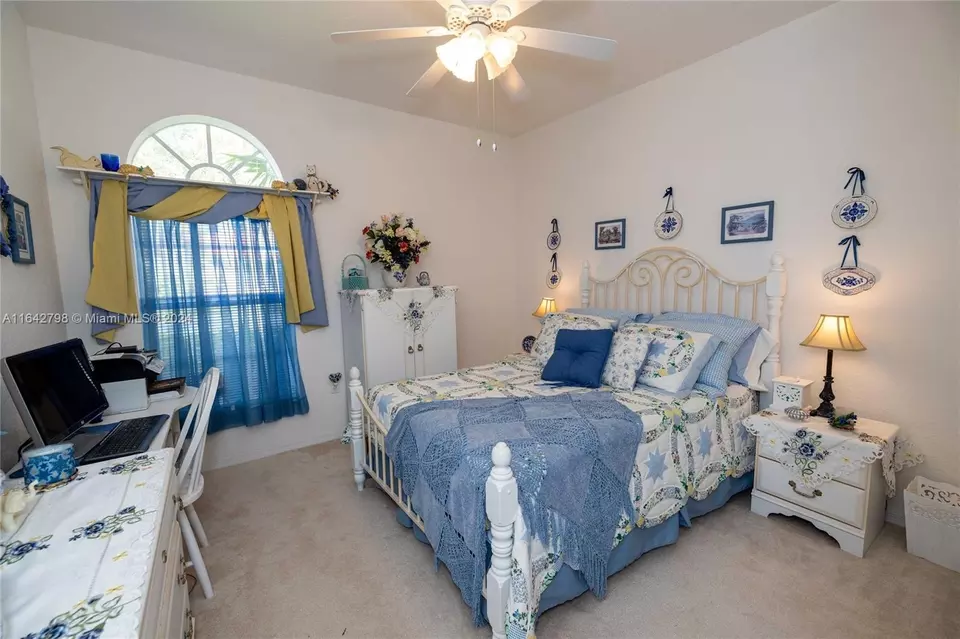 Bedroom - 2915 Fairways Dr, Homestead, FL 33035 photo 6 of 6