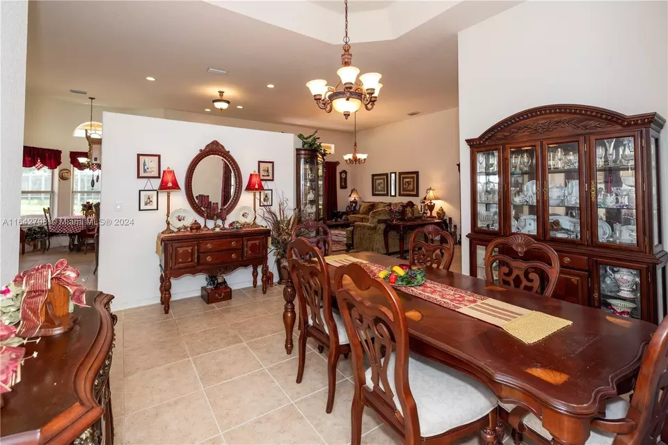 Dining - 2915 Fairways Dr, Homestead, FL 33035 photo 4 of 4