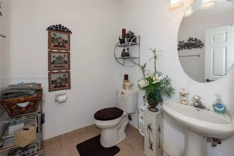 Bath - 2915 Fairways Dr, Homestead, FL 33035 photo 2 of 6