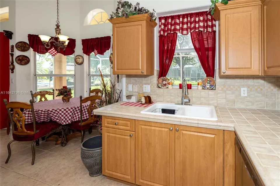 Kitchen - 2915 Fairways Dr, Homestead, FL 33035 photo 4 of 4