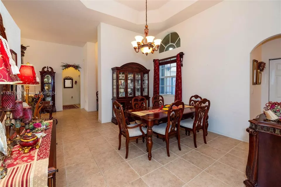 Dining - 2915 Fairways Dr, Homestead, FL 33035 photo 2 of 4