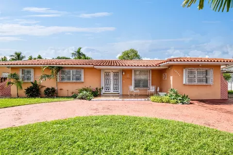 10204 SW 1st St, Sweetwater, FL 33174