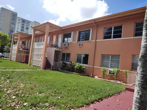 3651 SW 11th St #6B, Miami, FL 33135