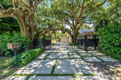 5825 SW 27th St, Miami, FL 33155