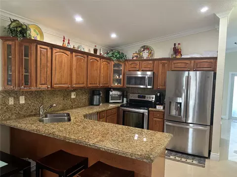 7831 W 34th Ct, Hialeah, FL 33018 photo 9