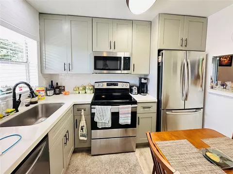 9621 Sunrise Lakes Blvd #310, Sunrise, FL 33322