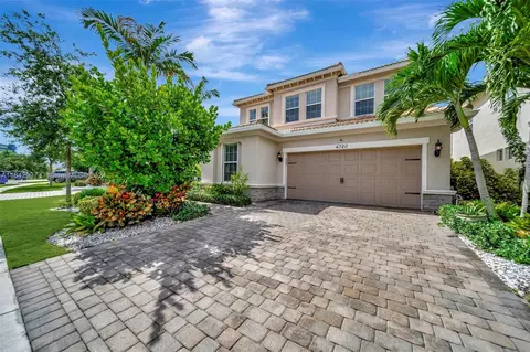 4320 Large Leaf Ln, Hollywood, FL 33021