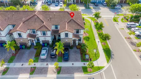 18301 NW 89th Ct, Hialeah, FL 33018 photo 1