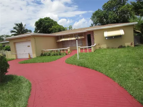 4517 NW 40th St, Lauderdale Lakes, FL 33319