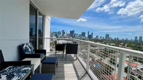 900 SW 8th St #1509, Miami, FL 33130