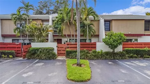 3906 Parkside Ln #228, Hollywood, FL 33021