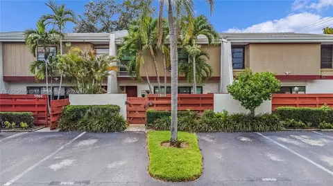 3906 Parkside Ln #228, Hollywood, FL 33021