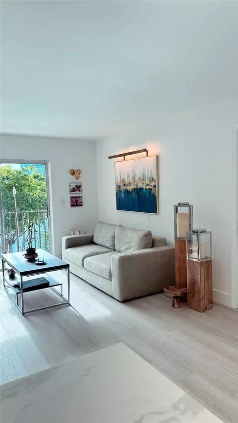 4805 NW 7th St #308-15, Miami, FL 33126