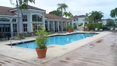 165 NW 96th Ter #3-201, Pembroke Pines, FL 33024