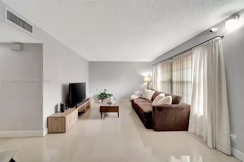 6525 SW 41st Pl #60, Davie, FL 33314