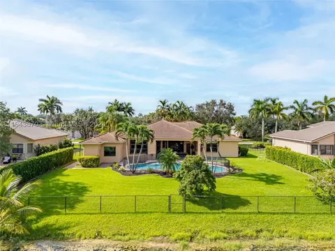 13835 SW 41st St, Davie, FL 33330