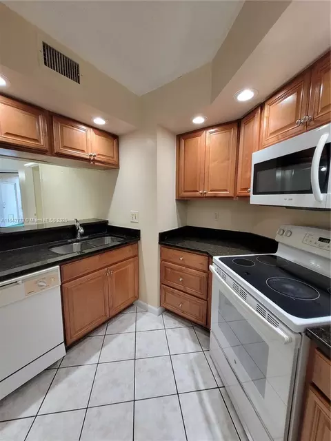 10401 W Broward Blvd #108, Plantation, FL 33324
