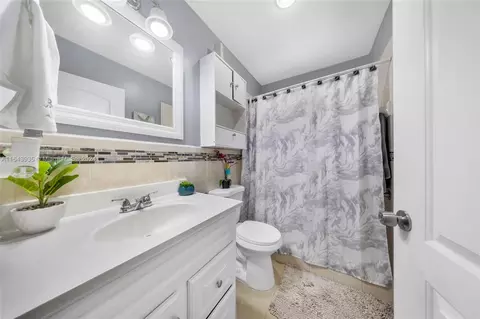 Undisclosed, Hialeah, FL 33010 photo 28