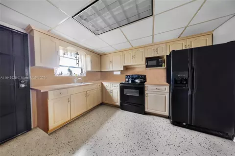 Undisclosed, Hialeah, FL 33010 photo 44