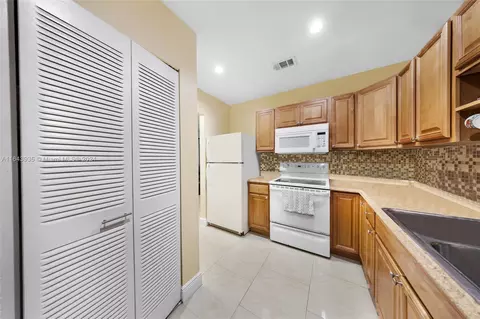 Undisclosed, Hialeah, FL 33010 photo 26