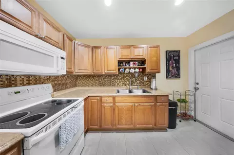 Undisclosed, Hialeah, FL 33010 photo 27