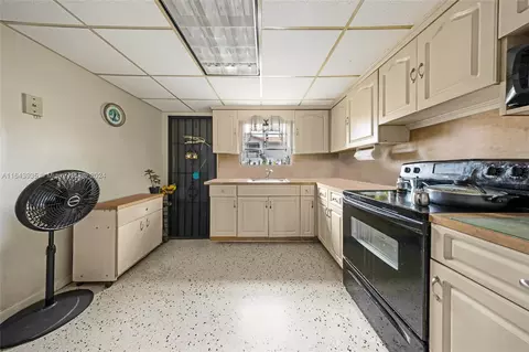 Undisclosed, Hialeah, FL 33010 photo 46