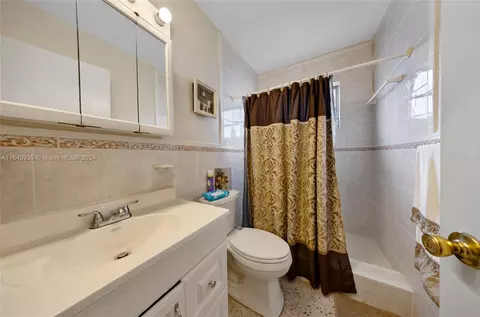 Undisclosed, Hialeah, FL 33010 photo 37